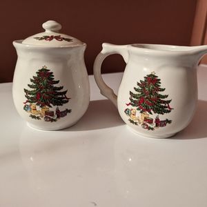 Vintage Vitromaster Christmas creamer and sugar pot with lid